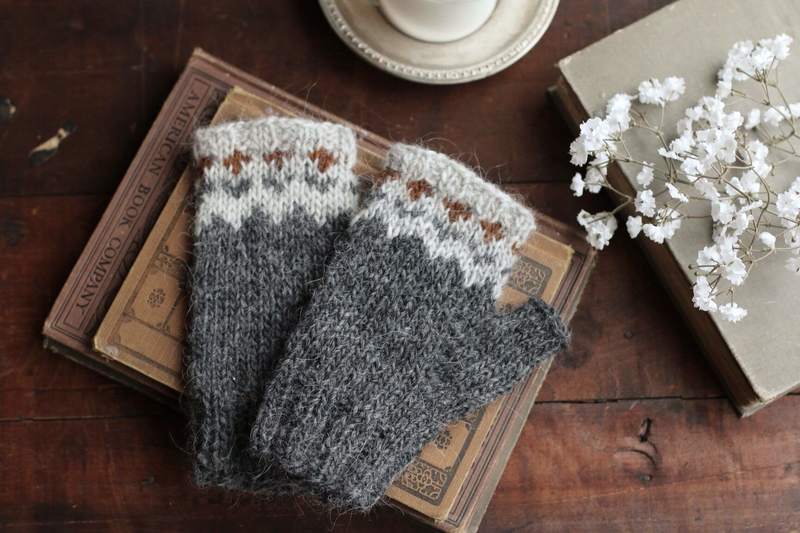 Fingerless gloves